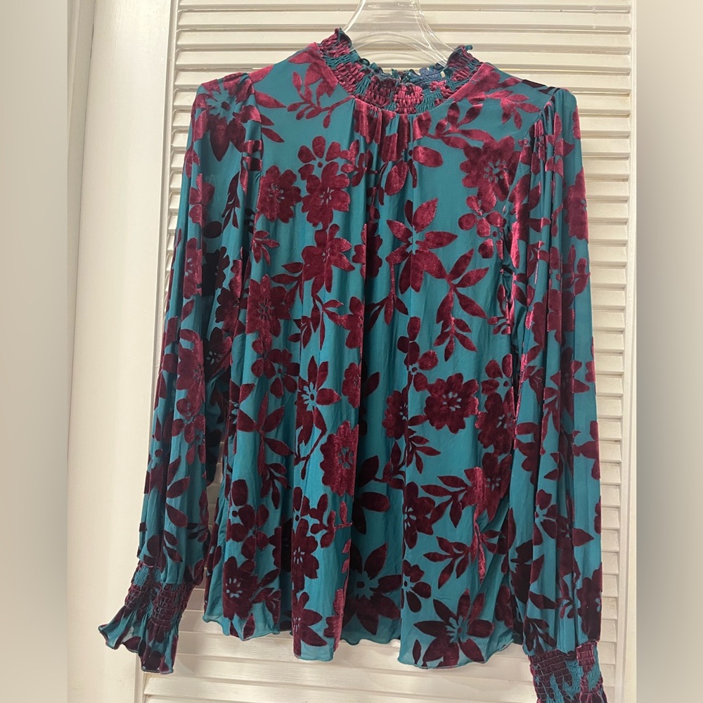EASEL✨small✨Teal Floral Burnout Velvet Blouse